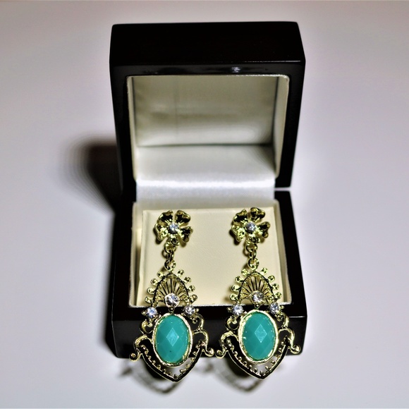 Jewelry - Teal Dangle Earrings